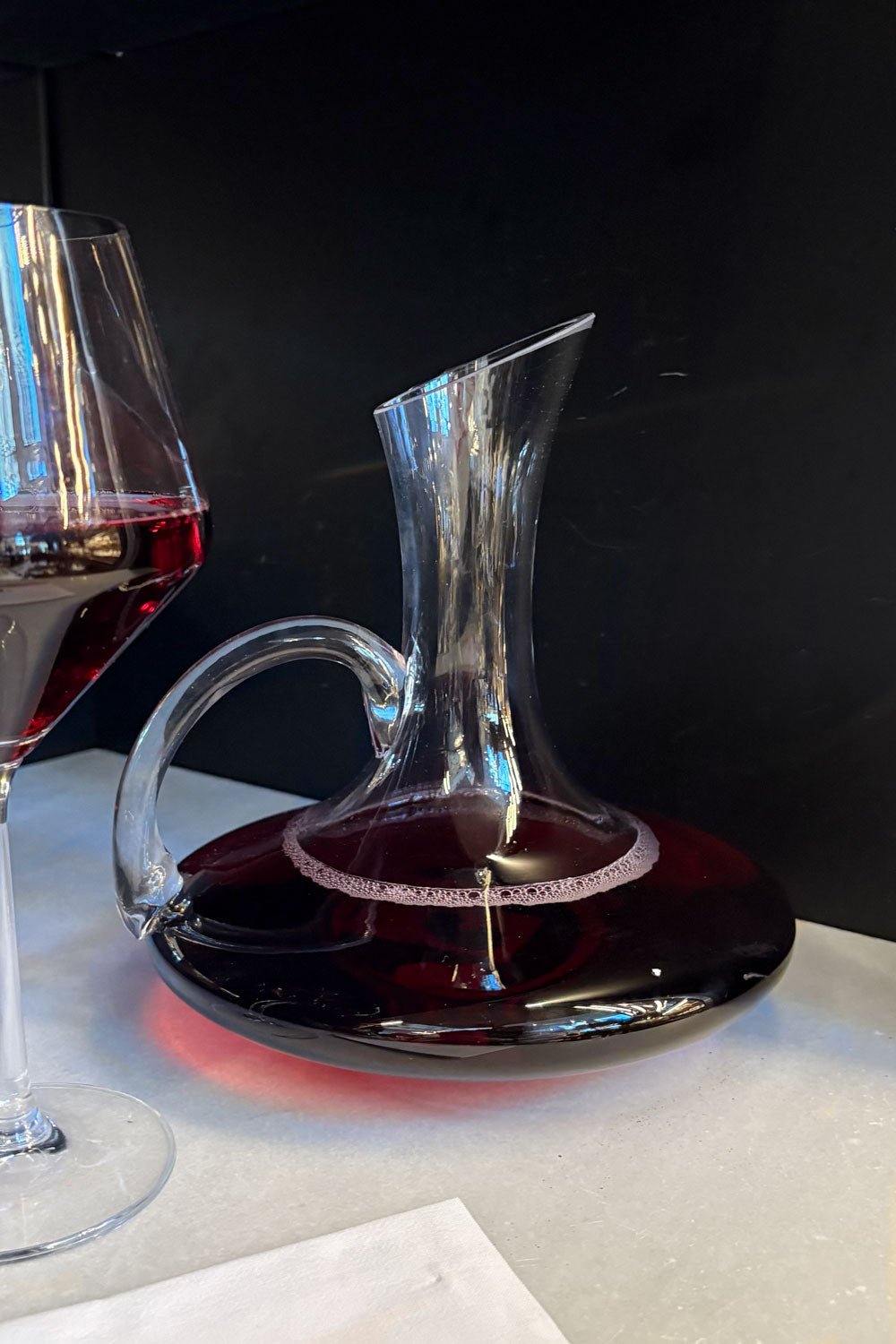 Decantador De Cristal Con Boca Inclinada Y Asa Cristina Oria 