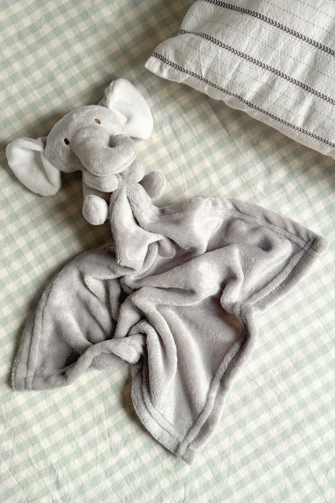 Caja Recién Mamá Picoteo Gourmet  & Doudou Elefante CO