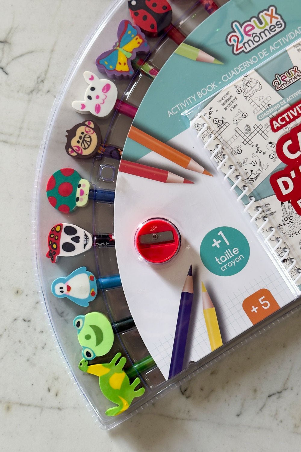 Detalle Gomas Cuaderno De Actividades Con Lápices De Colores Cristina Oria 