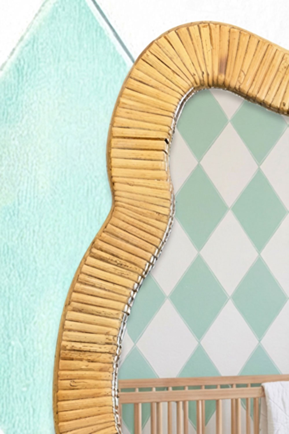 Detalle Espejo Con Borde De Ratán Gato Cristina Oria 