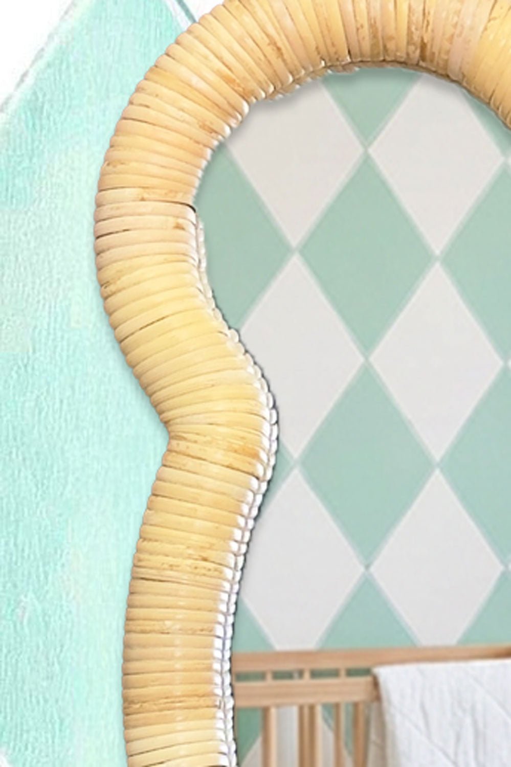 Detalle Espejo Con Borde De Ratán Oso Cristina Oria 