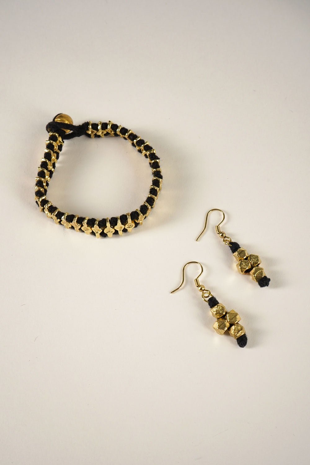 Combinación Pulsera & Pendientes Dorados Y Negros Cristina Oria 