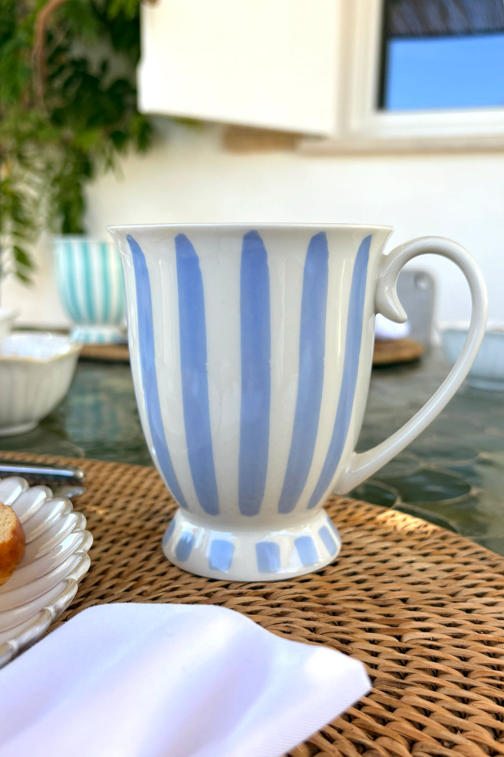 Detalles Mesa Taza Diseño Rayas Pastel Artesanal CO Cristina Oria