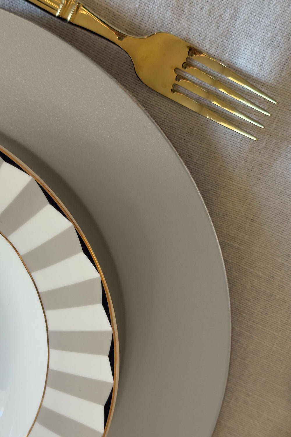 Sous-assiette argentée