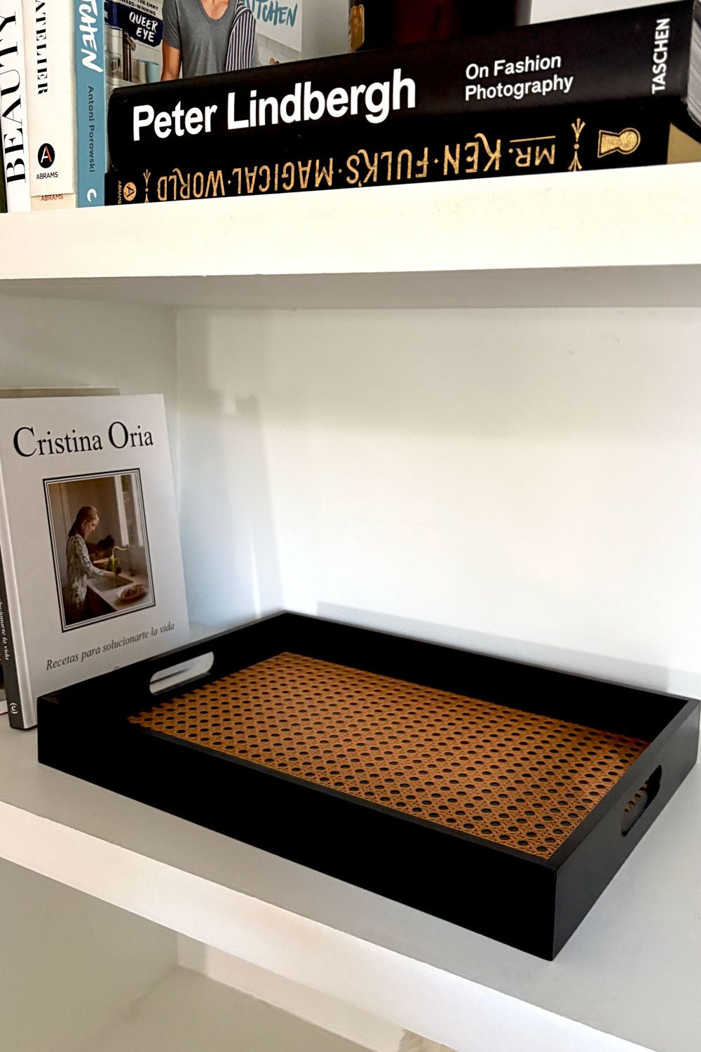 Estantería Bandeja Negra Con Detalle Tejido Vienés Cristina Oria