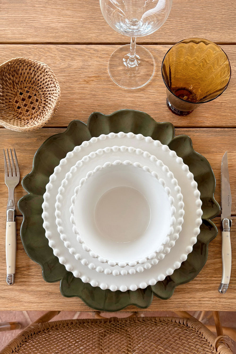 Detalle Bajoplato Con Diseño De Flor Verde Oliva Cristina Oria 