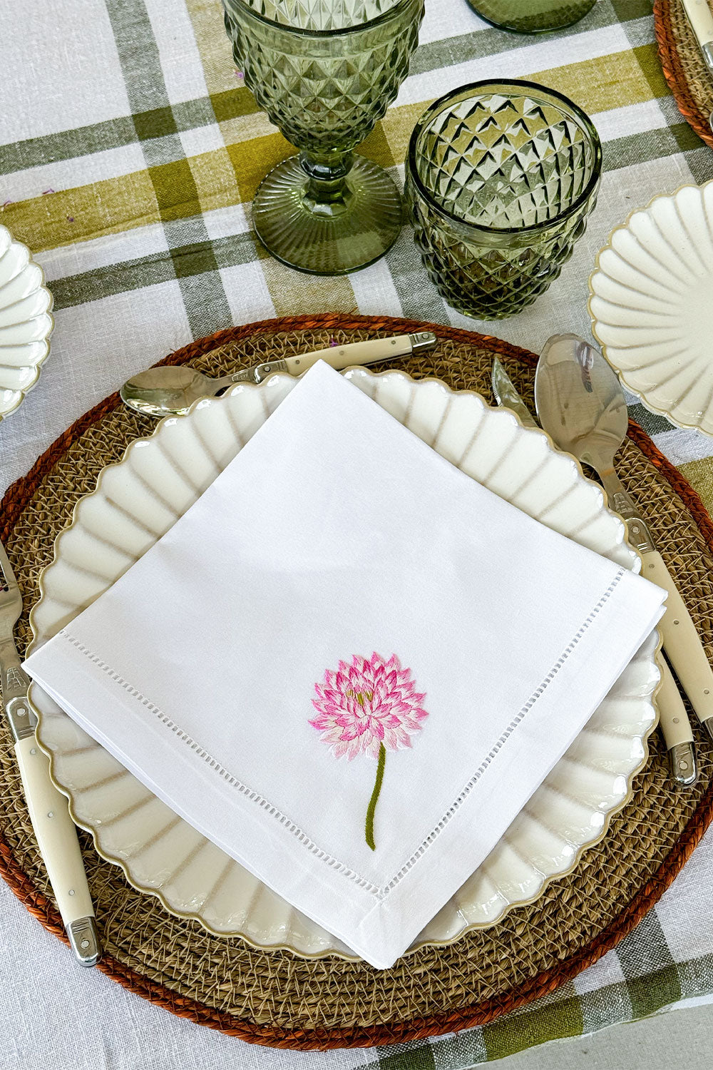 Conjunto de 6 guardanapos bordados à mão com desenho de flores