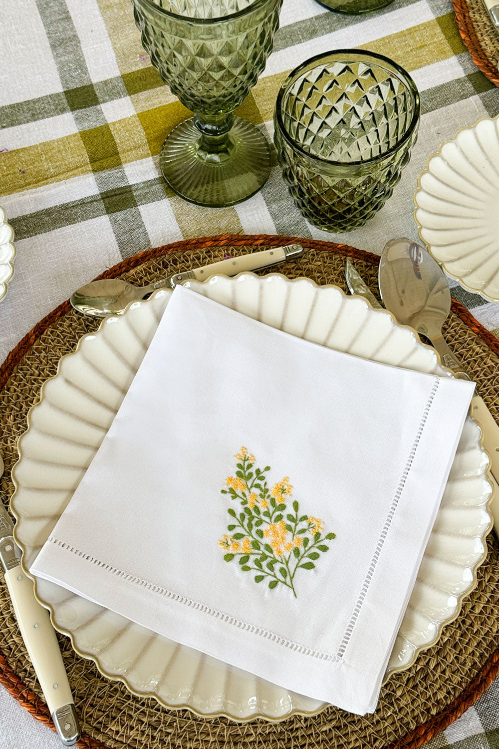 Ensemble de 6 serviettes brodées à la main avec motif floral