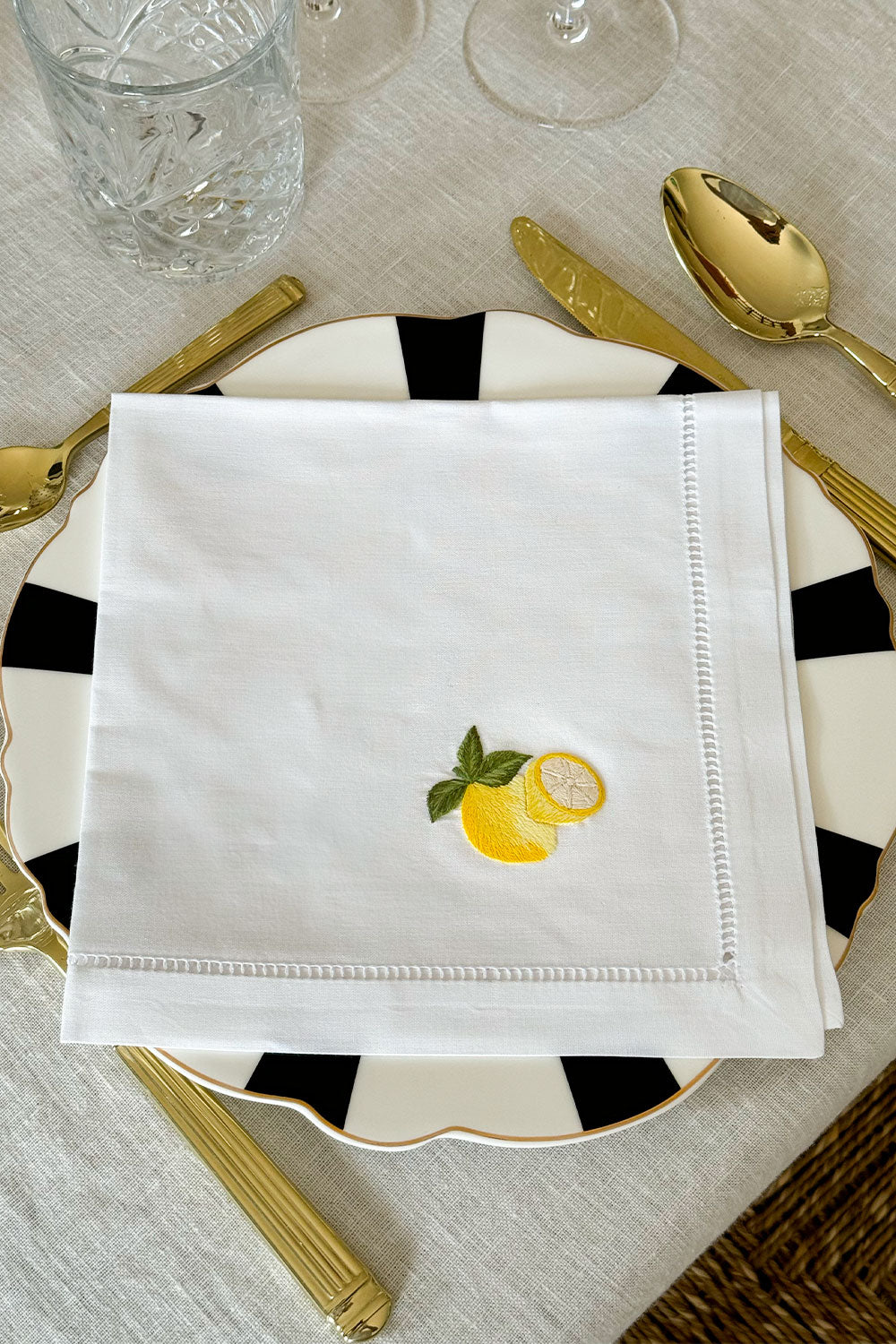 Ensemble de 6 serviettes brodées à la main avec un motif de fruits