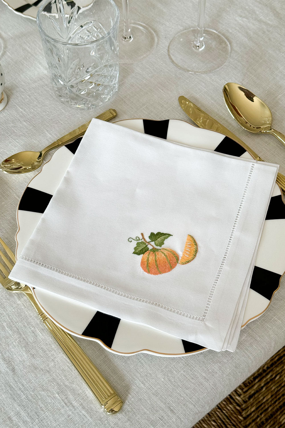 Set de 6 Servilletas Bordadas a Mano con Diseño de Frutas