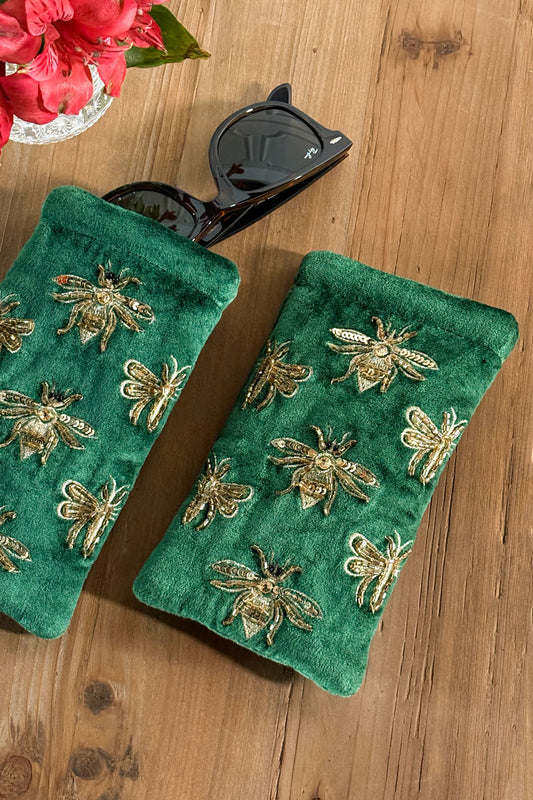Funda De Gafas De Terciopelo Verde Con Abejas Bordadas Cristina Oria