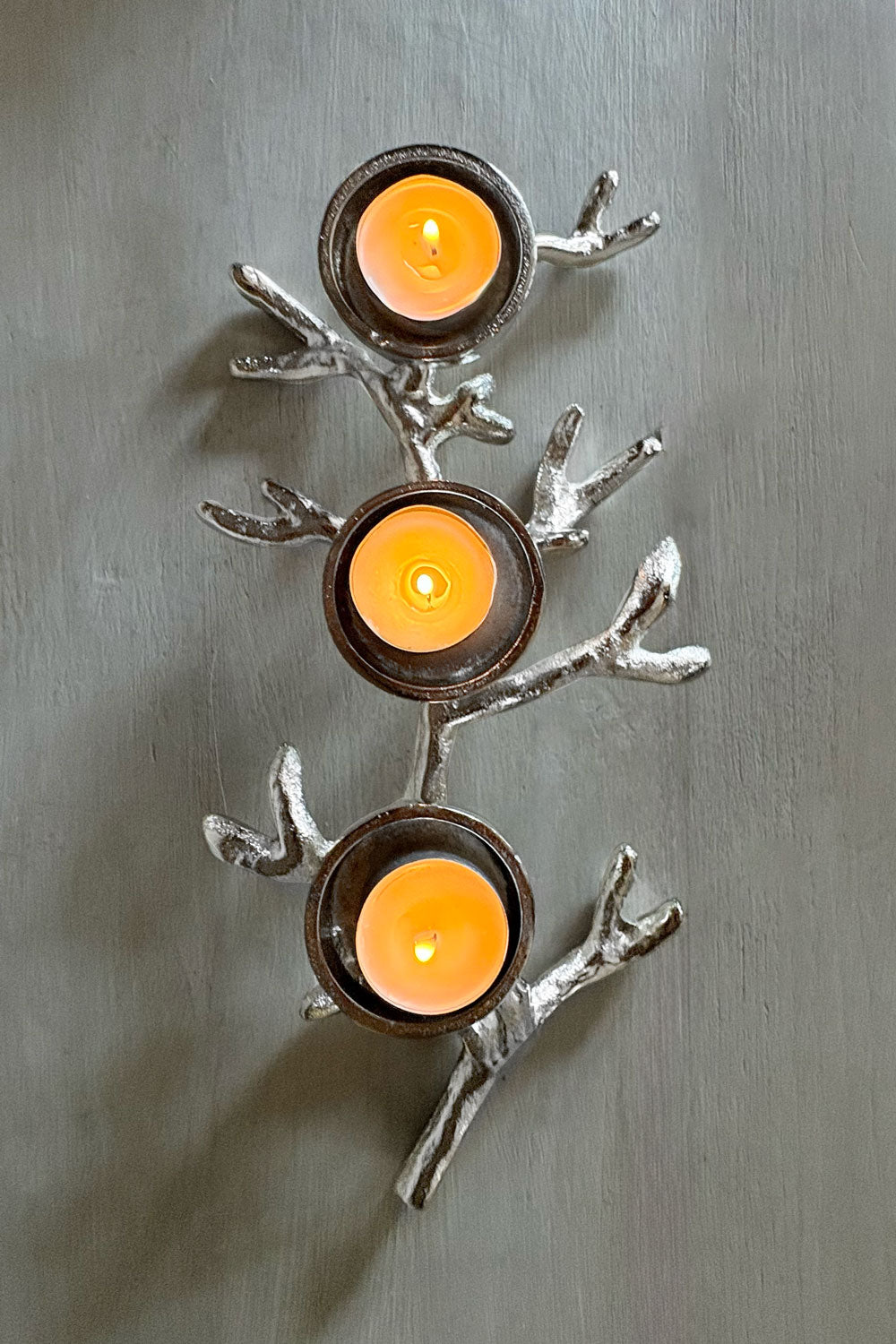 Detalle Tres Velas Portavelas Plateado Para Tres Velas Con Diseño De Cuerno De Ciervo Cristina Oria 