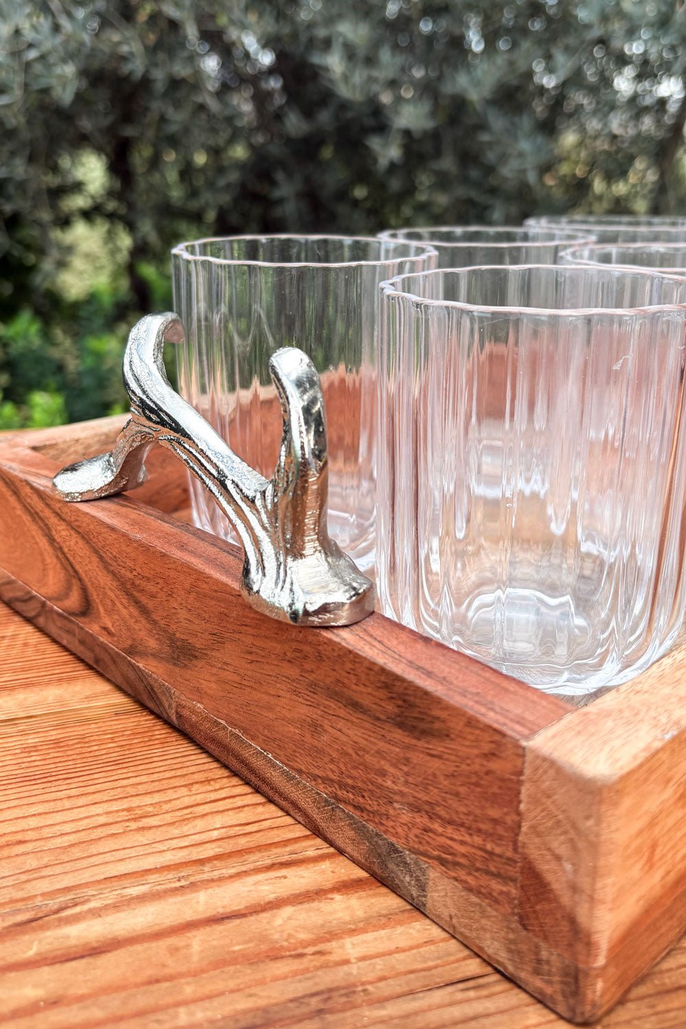 Detalle Bandeja Rectangular De Madera Con Asas Plateadas Cuernos Ciervo Cristina Oria 