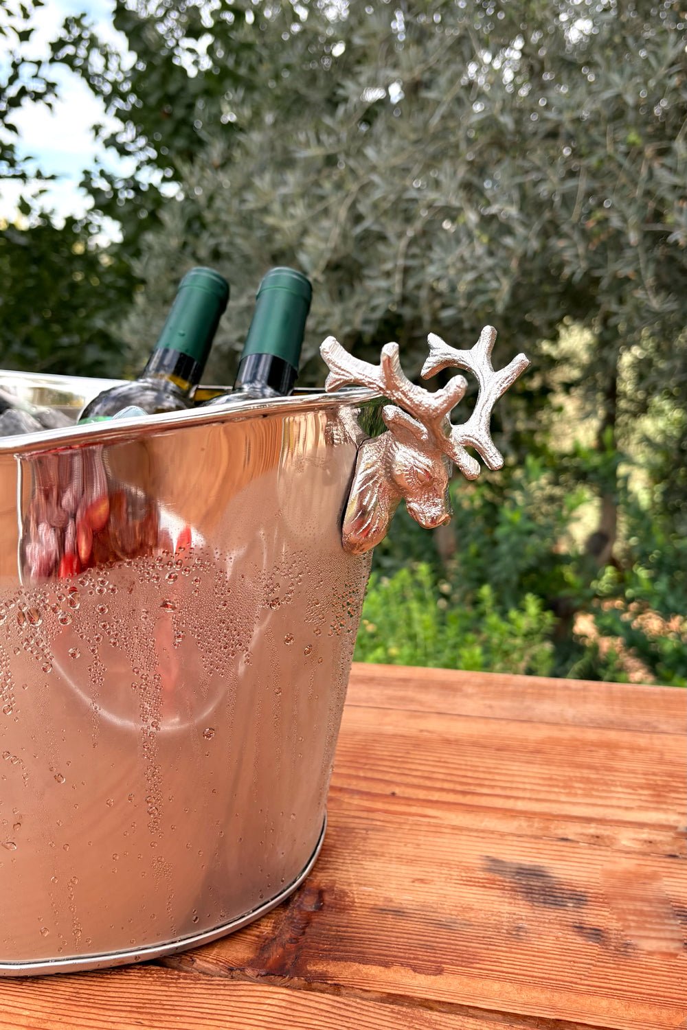 Detalle Champanera Plateada Con Asas Con Diseño De Ciervos Cristina Oria