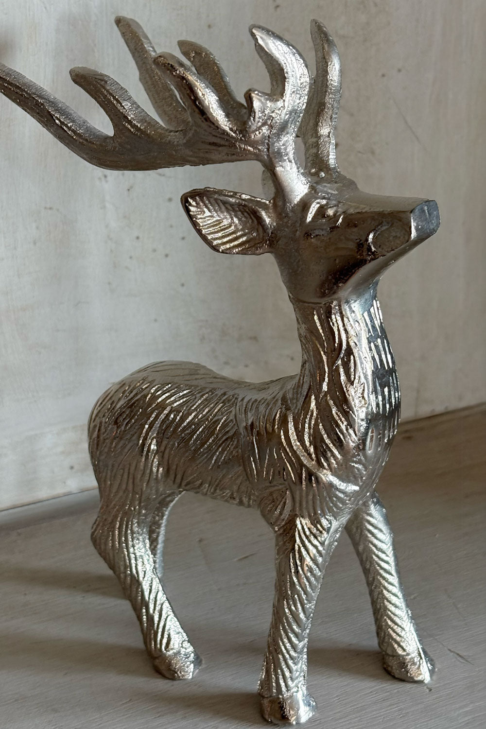 Detalle Adorno Plateado Con Diseño De Ciervo Cristina Oria 