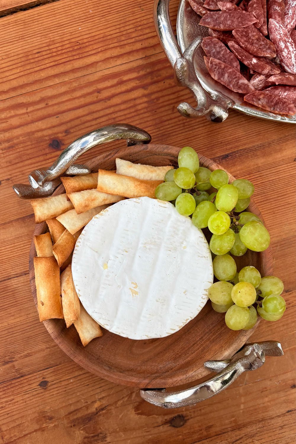 Detalle Mesa Cuenco De Madera Con Asas Plateadas Cuernos Ciervo Cristina Oria 