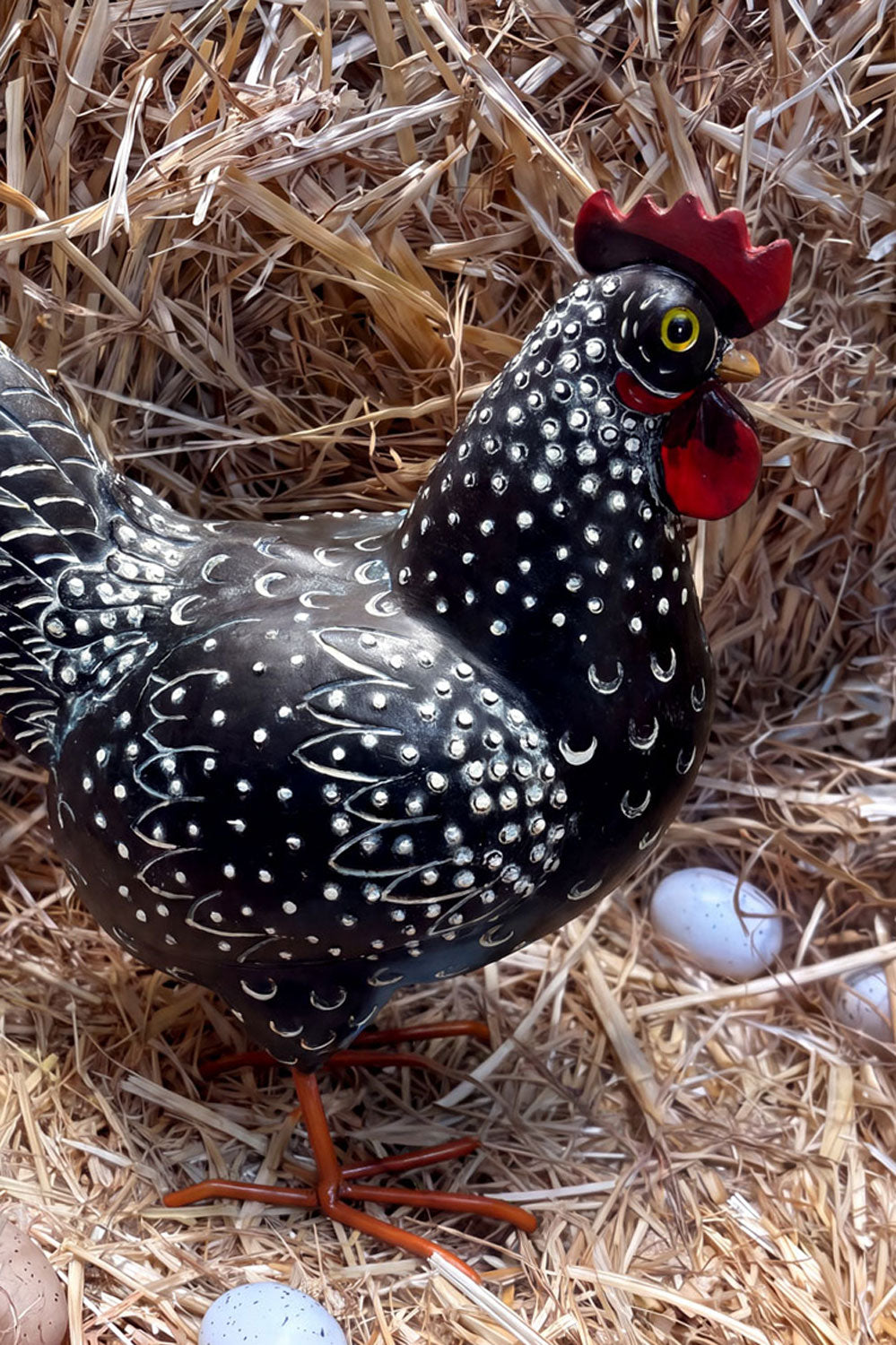 Detalles Figura Decorativa Gallinas Negra & Plumas Blancas Cristina Oria