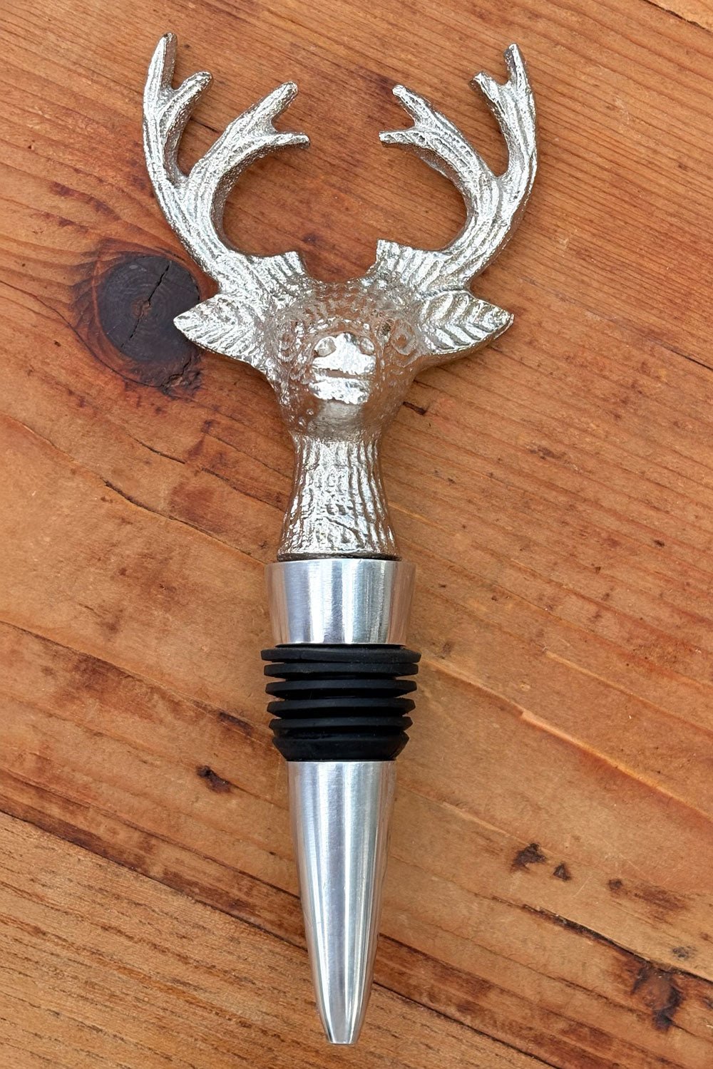 Detalle Tapón De Botellas Plateado Diseño Ciervo Cristina Oria 