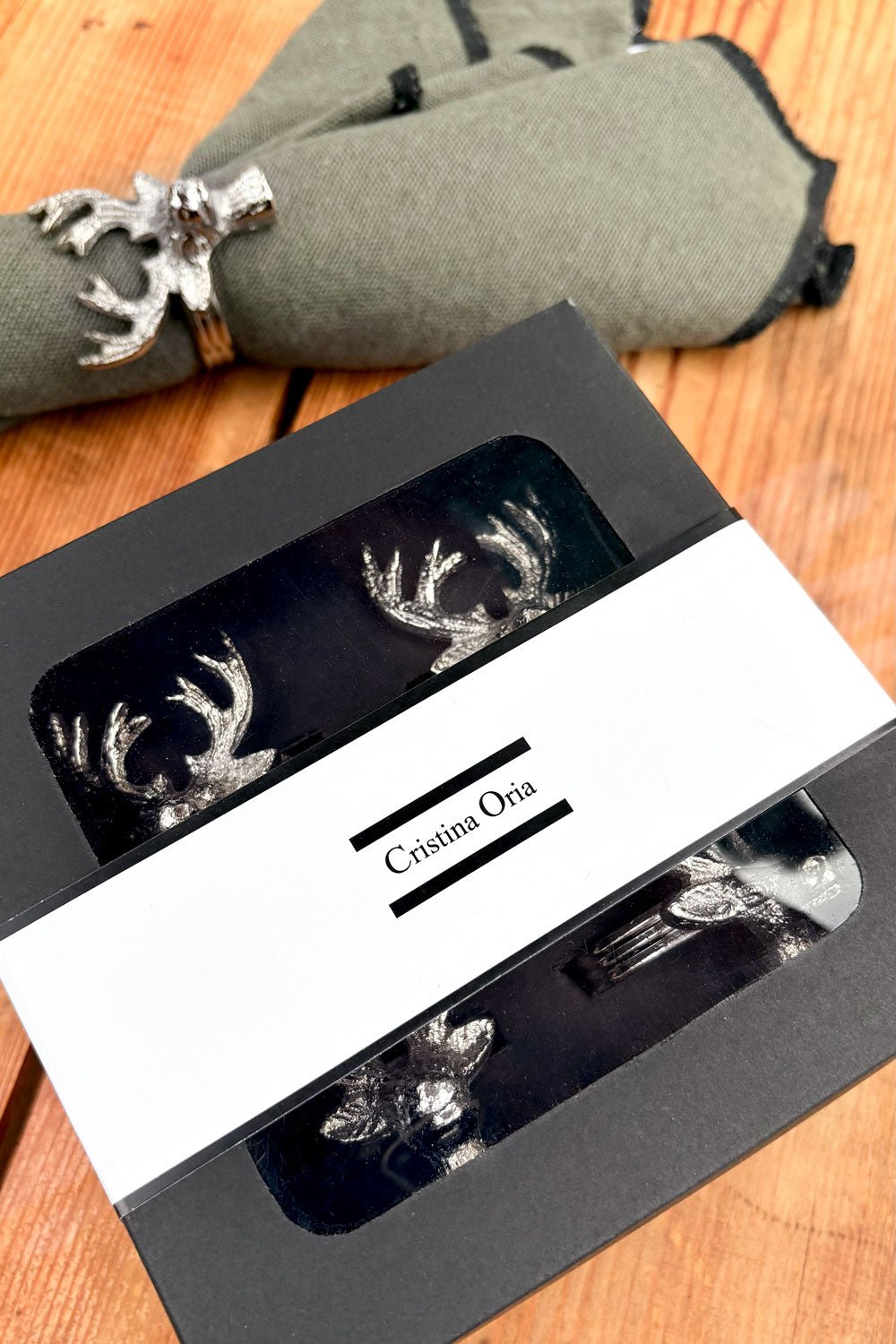Detalle Caja Set De 4 Servilleteros Con Diseño De Ciervo Cristina Oria 