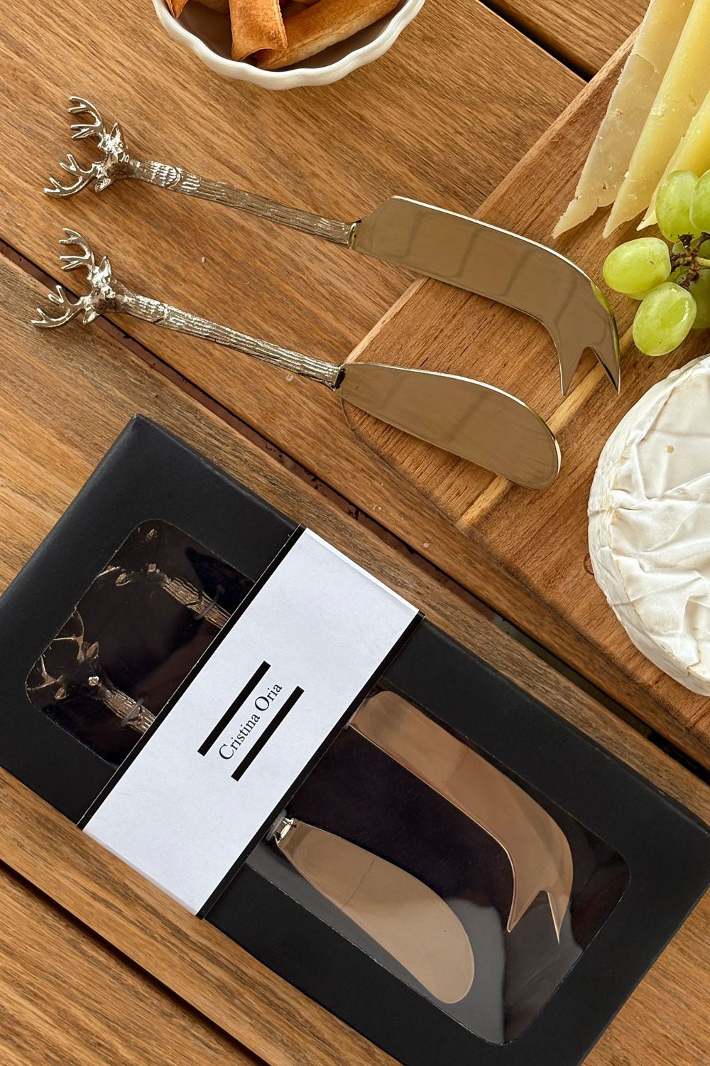 Detalle Caja Set De 2 Cuchillos Para Quesos Con Diseño De Ciervo Cristina Oria 