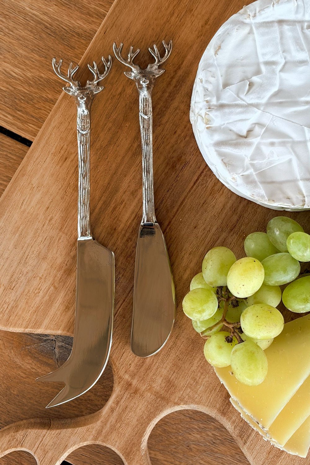 Set De 2 Cuchillos Para Quesos Con Diseño De Ciervo Cristina Oria 