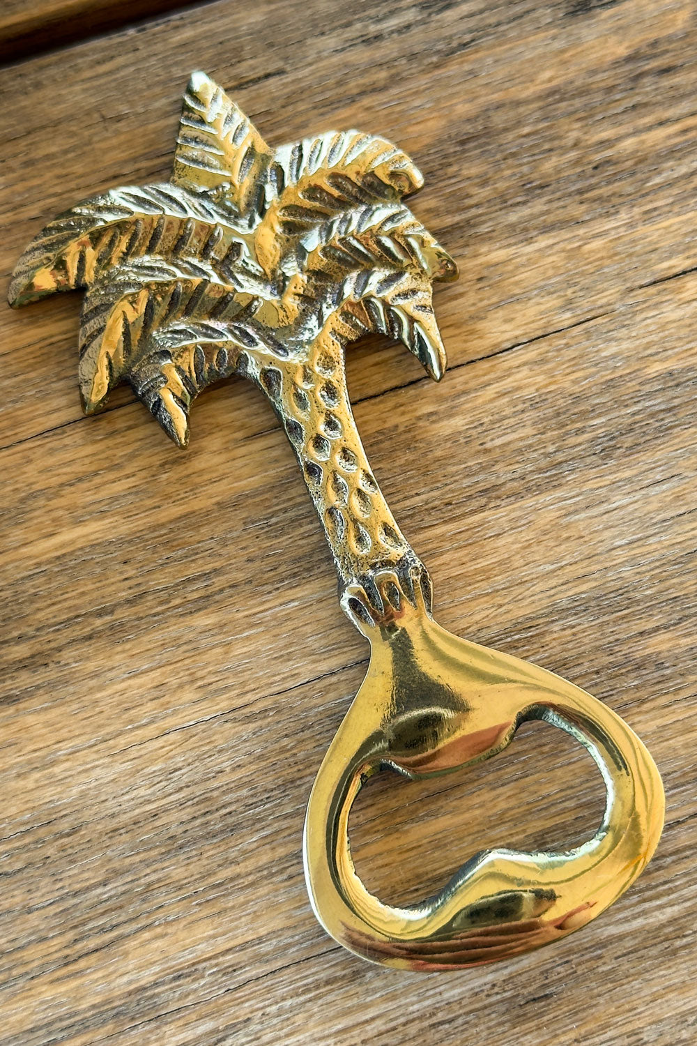Zoom Abridor De Botellas De Bronce Con Diseño De Palmera Cristina Oria