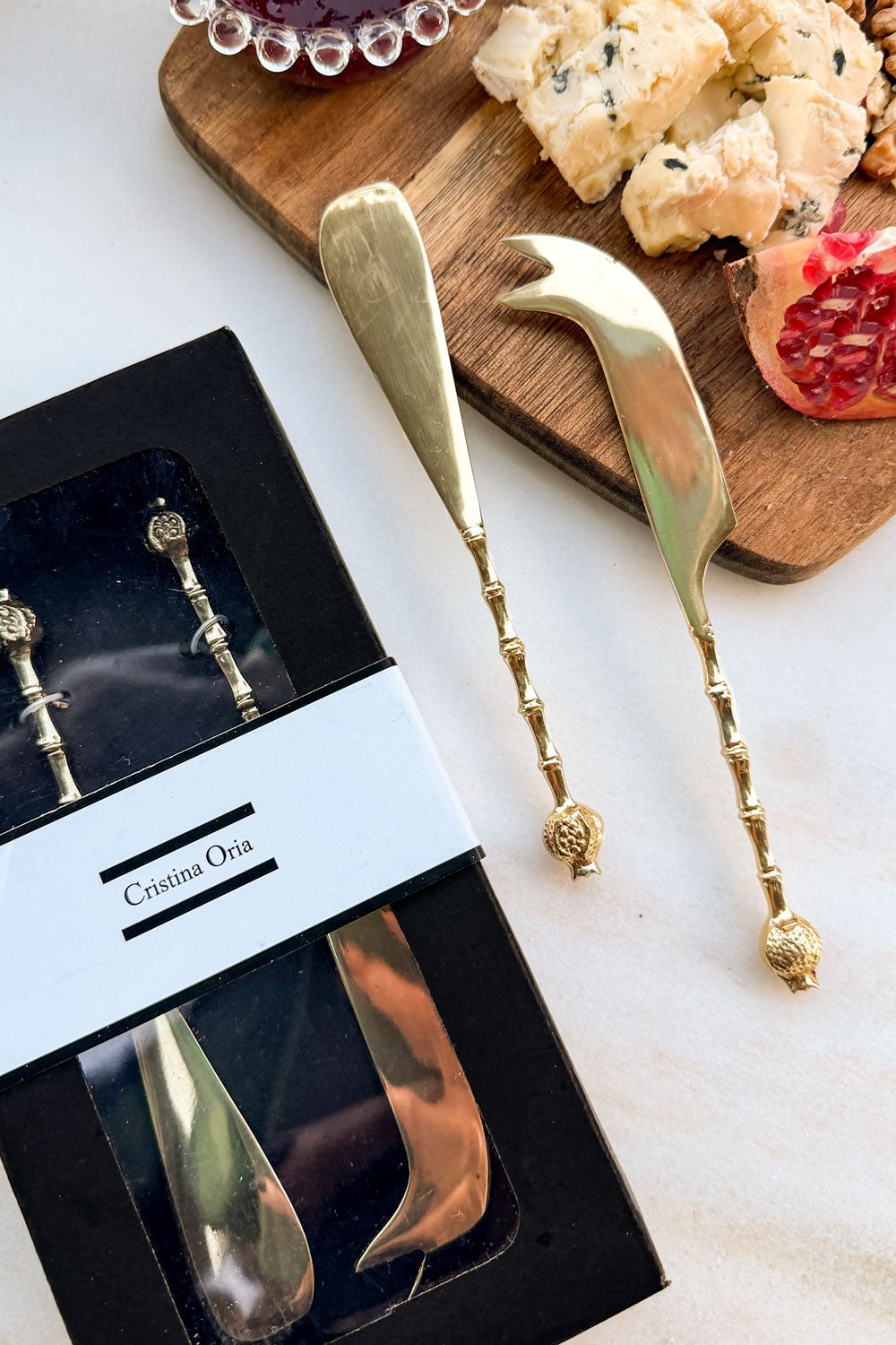 Detalle Set De 2 Cuchillos De Bronce Con Diseño De Granadas Cristina Oria 