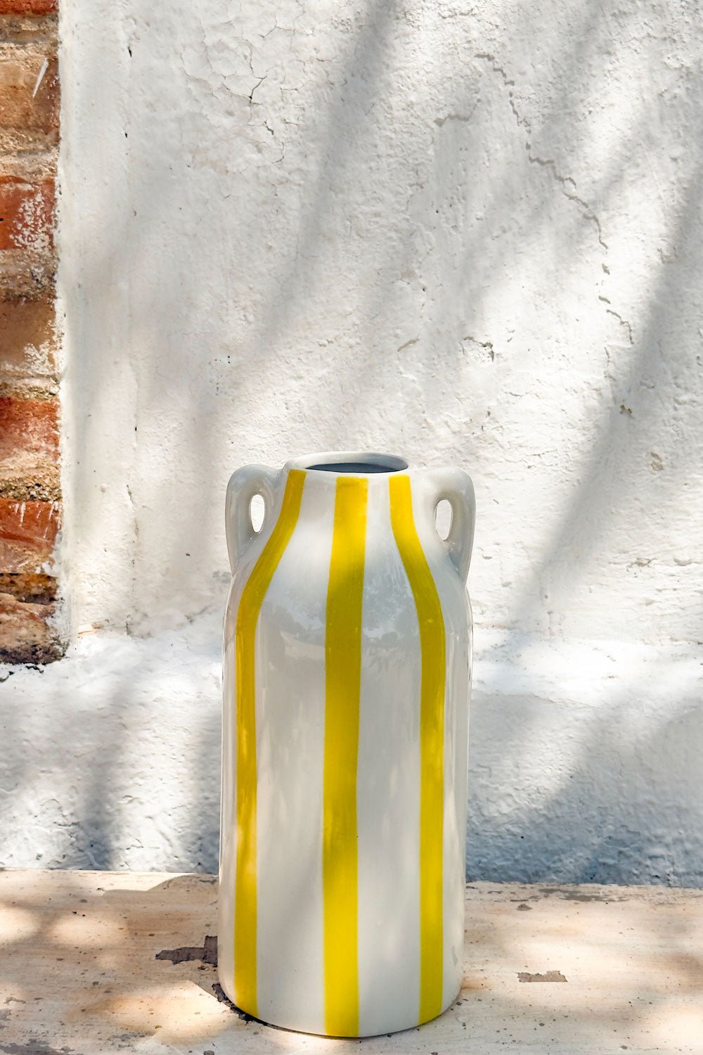 Detalles Amarillo Jarrón Ánfora De Cerámica Diseño de Rayas Cristina Oria