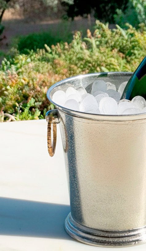 Secchiello argentato con anelli in rattan