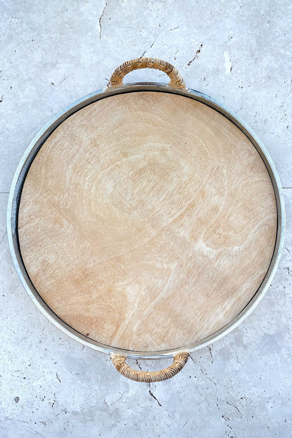 Plateau rond bois et aluminium avec poignées en rotin