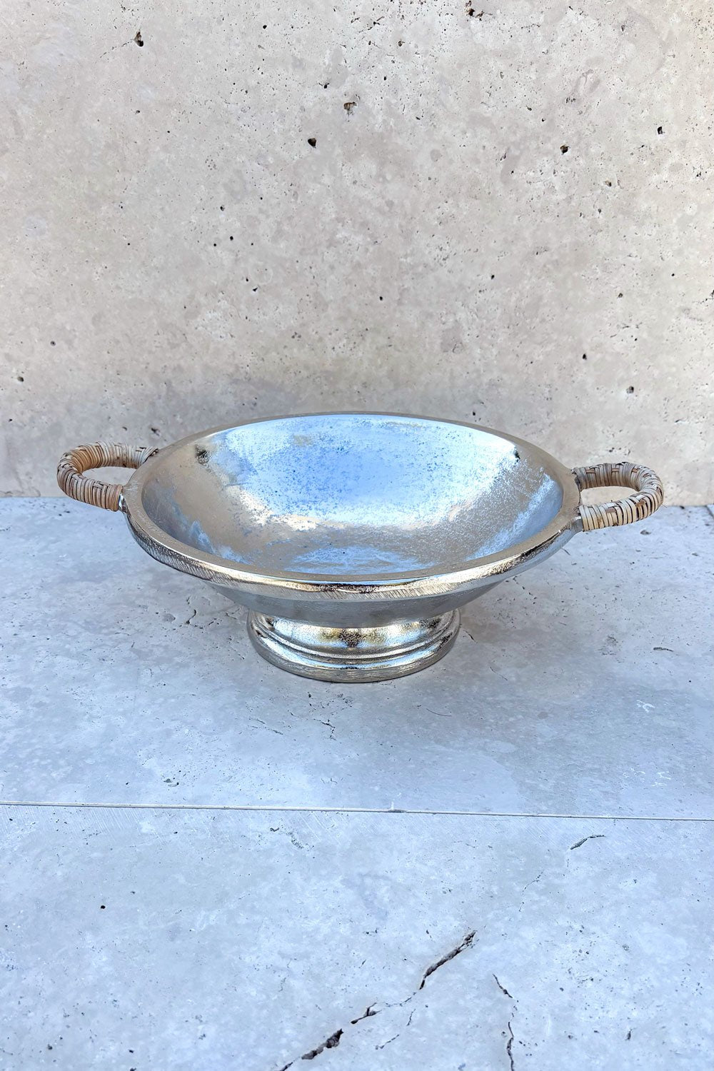 Centro De Mesa Plateado Con Asas De Ratán Mediano