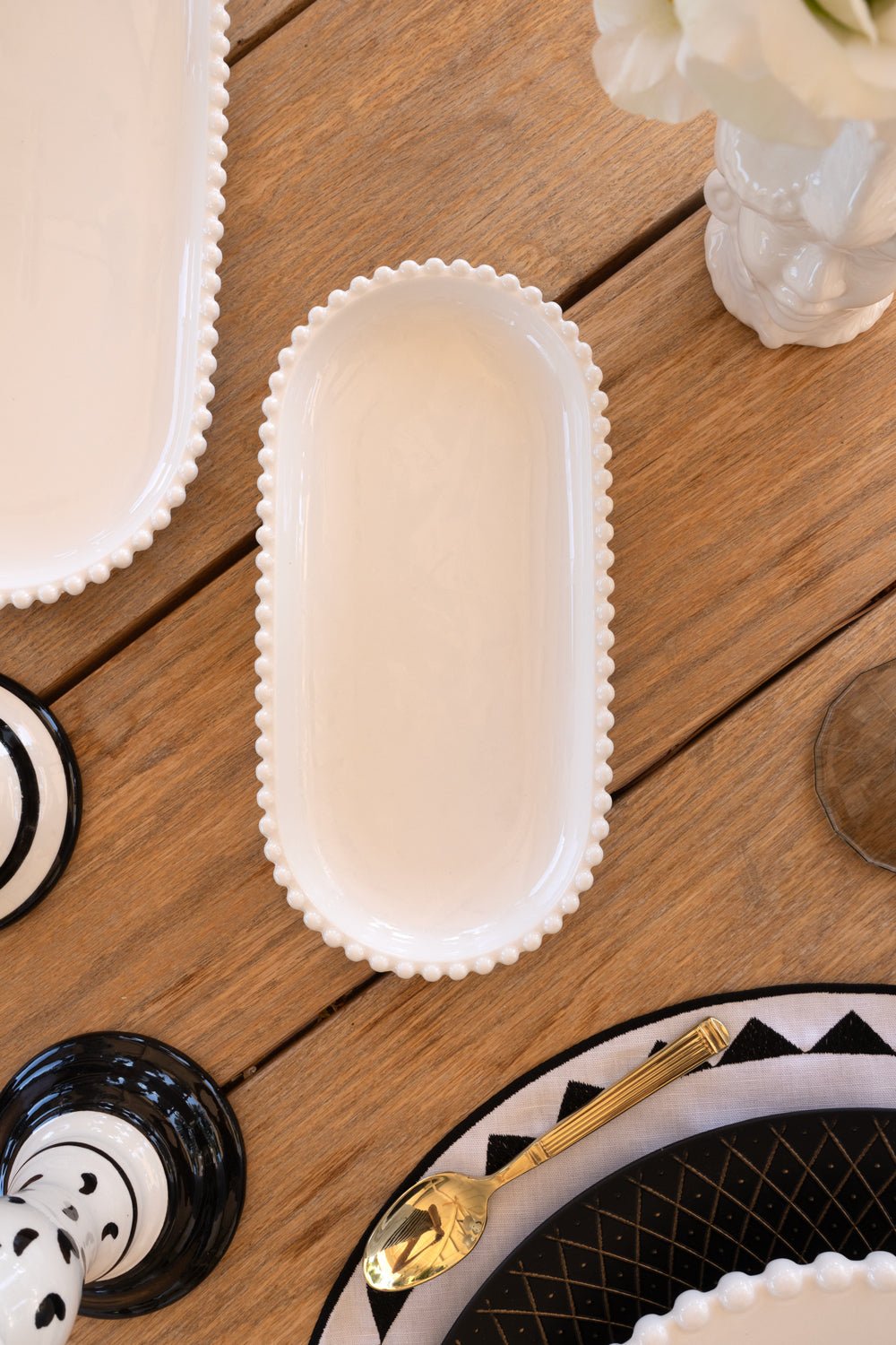 Detalle Bandeja Pequeña De Porcelana Diseño Bolitas Cristina Oria 