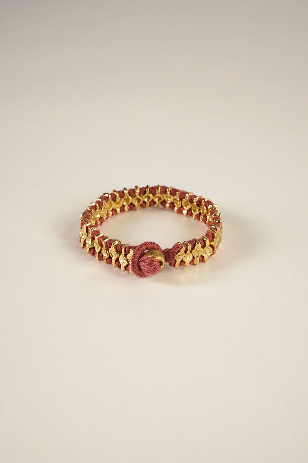Detalle Cierre Pulsera Dorada y Rosa Ajustable Cristina Oria 