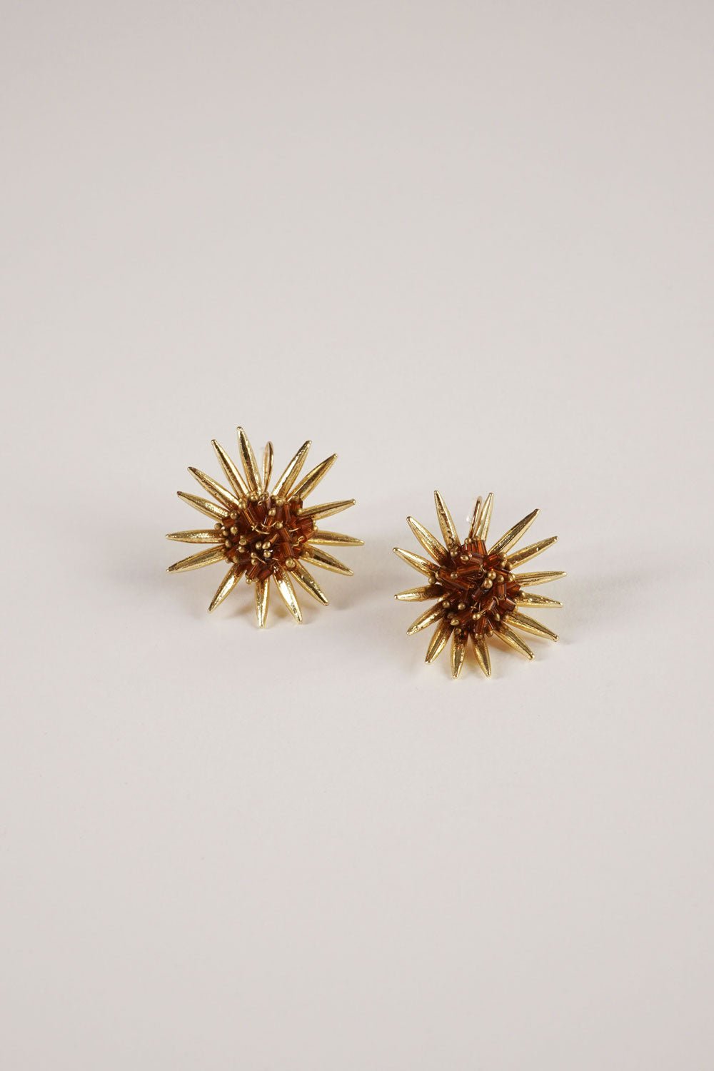 Pendientes Dorados Con Diseño De Girasoles Marrones Cristina Oria 