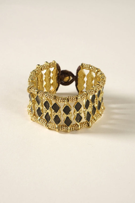 Brazalete Dorado Con Diseño De Rombos Negros Cristina Oria 