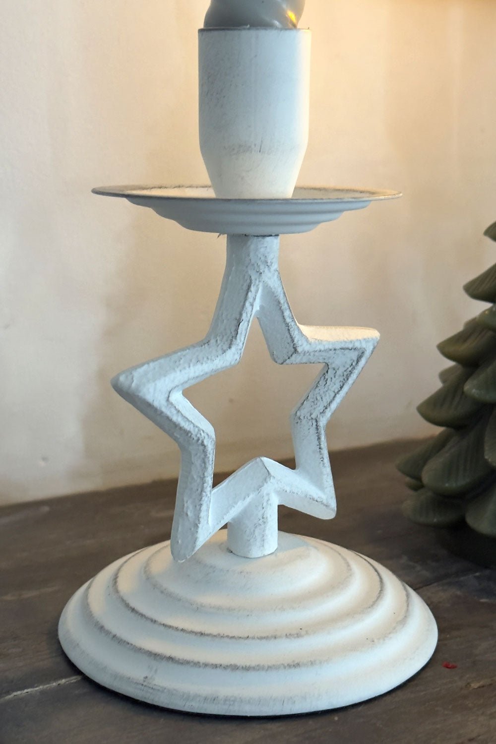 Detalle Candelabro De Hierro Blanco Estrella Cristina Oria 