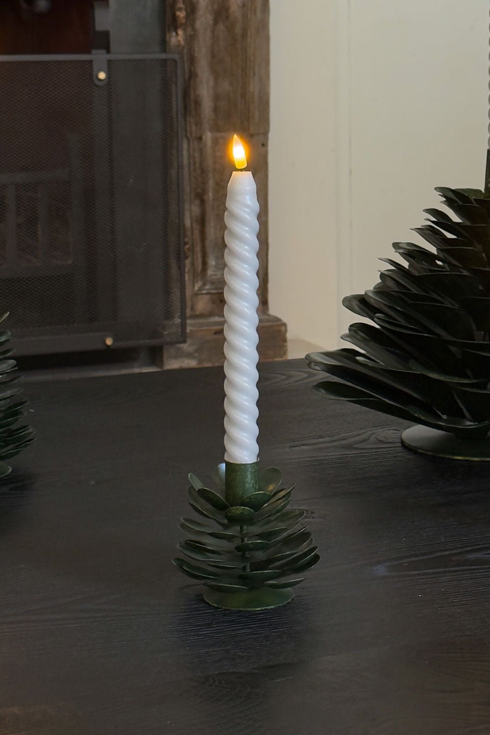 Candelabro De Hierro Con Diseño De Árbol Verde