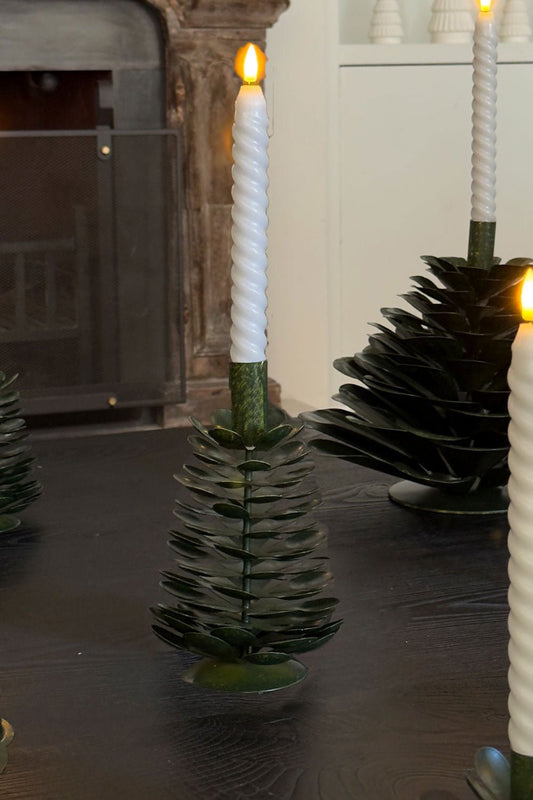 Candelabro De Hierro Con Diseño De Árbol Verde Alto