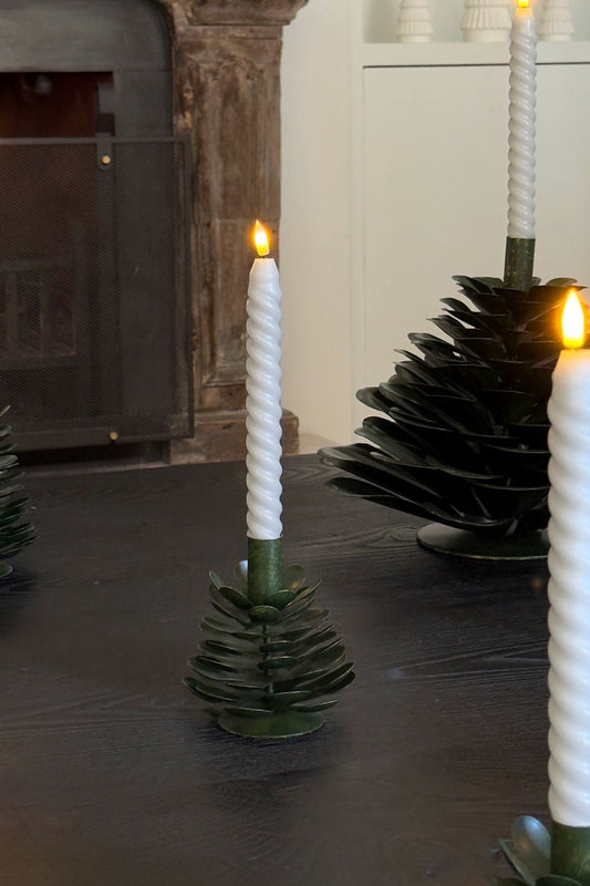 Candelabro De Hierro Con Diseño De Árbol Verde Alto