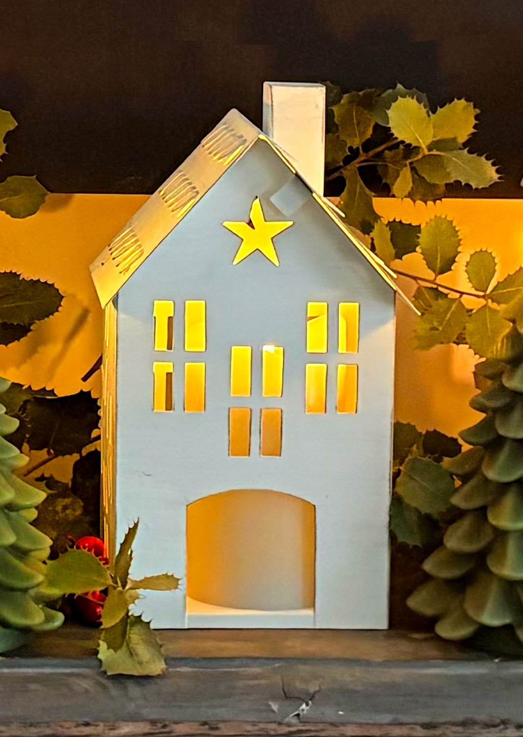 Detalle Casa Decorativa Metálica Pintada A Mano Grande Cristina Oria 