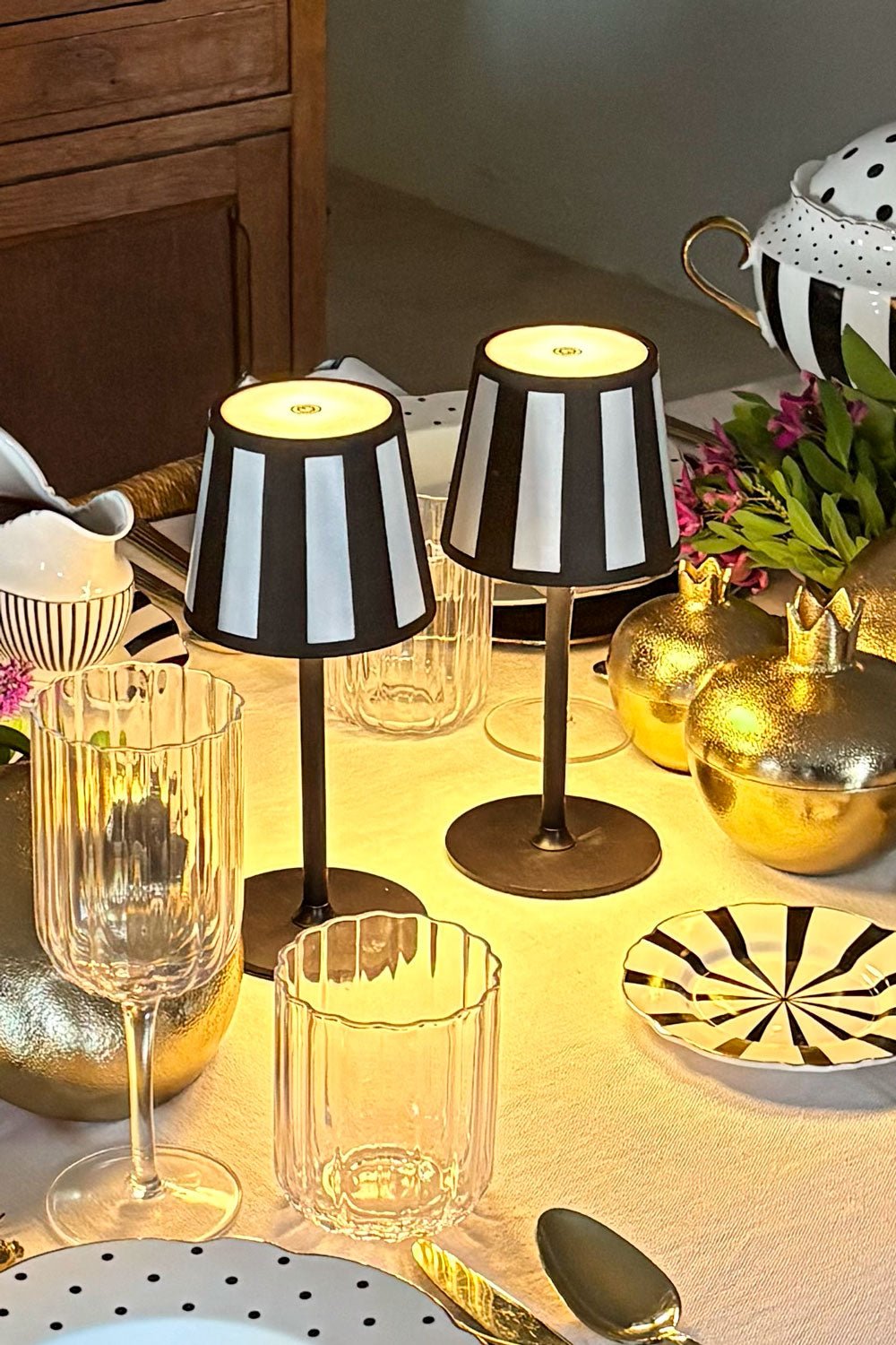 Lámpara Led Táctil Blanca Y Negra Cristina Oria 