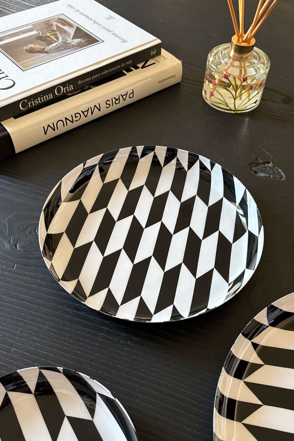 Bandeja Redonda Blanca Y Negra Mediana Cristina Oria 