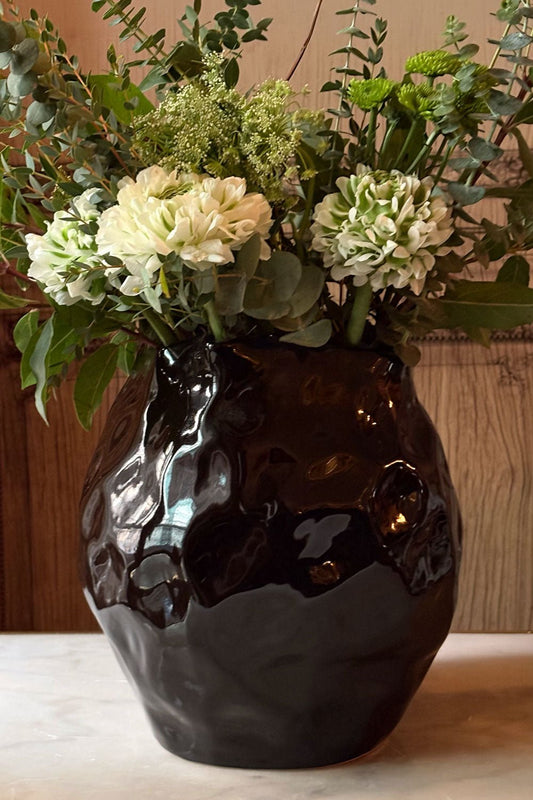 Jarrón De Cerámica Con Diseño Irregular Negro Brillante