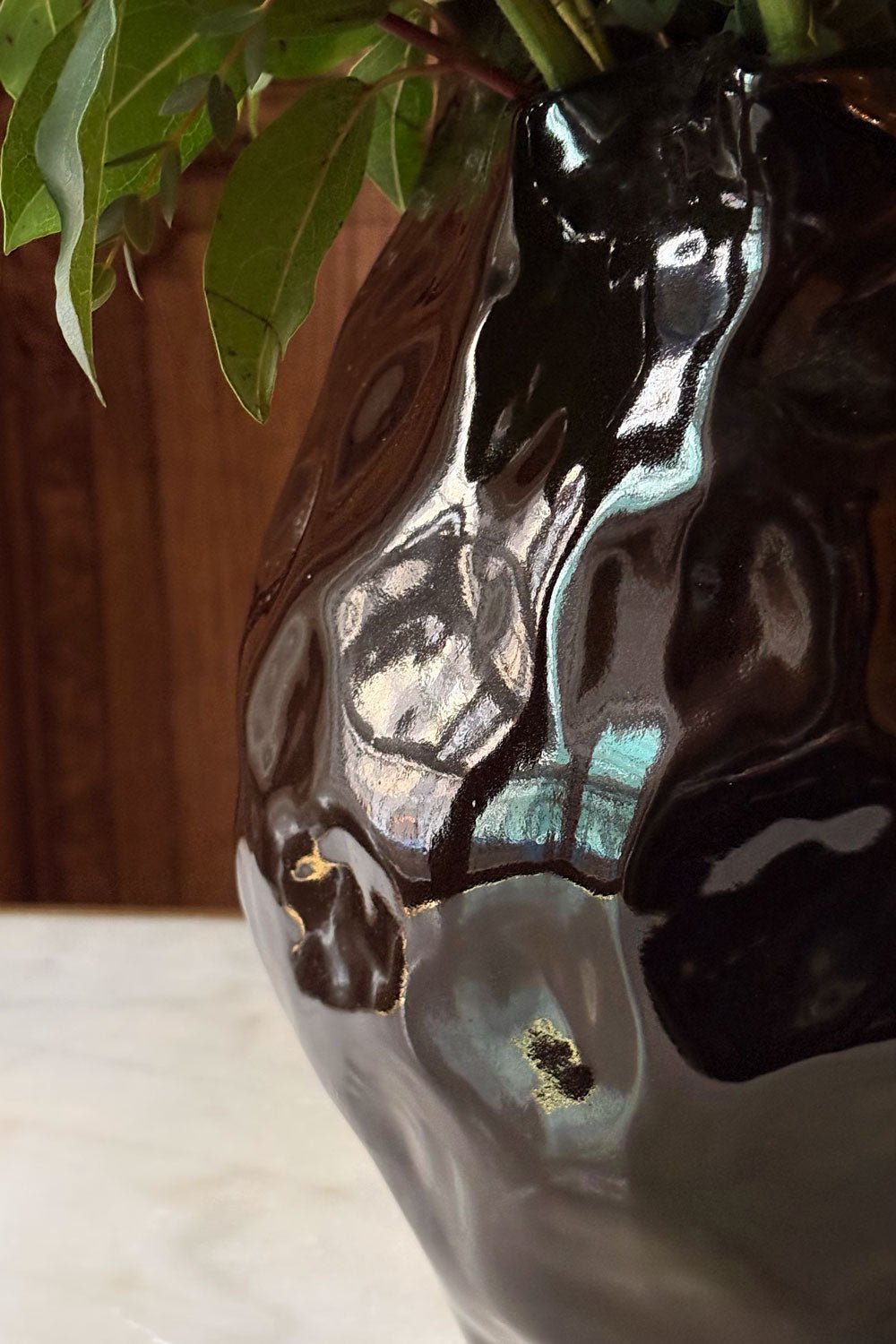 Jarrón De Cerámica Con Diseño Irregular Negro Brillante