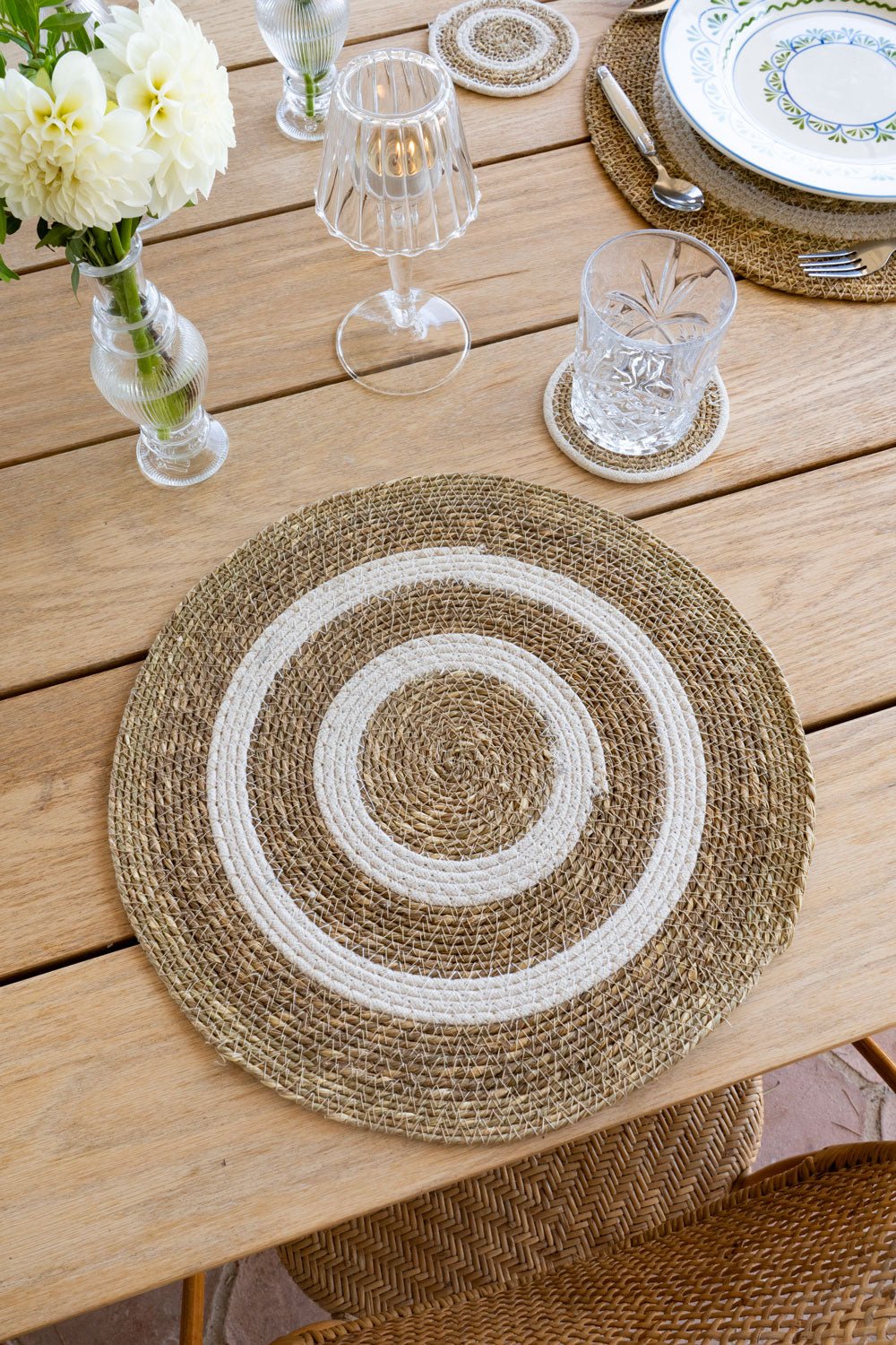 Set de table rond en seagrass beige et blanc