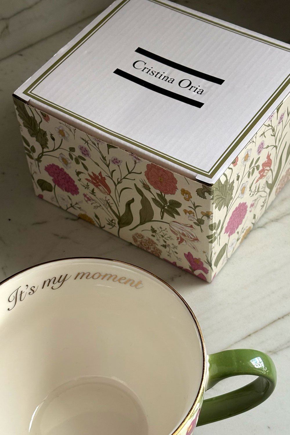 Detalle Caja Taza Flores "It´s My Moment" Cristina Oria 