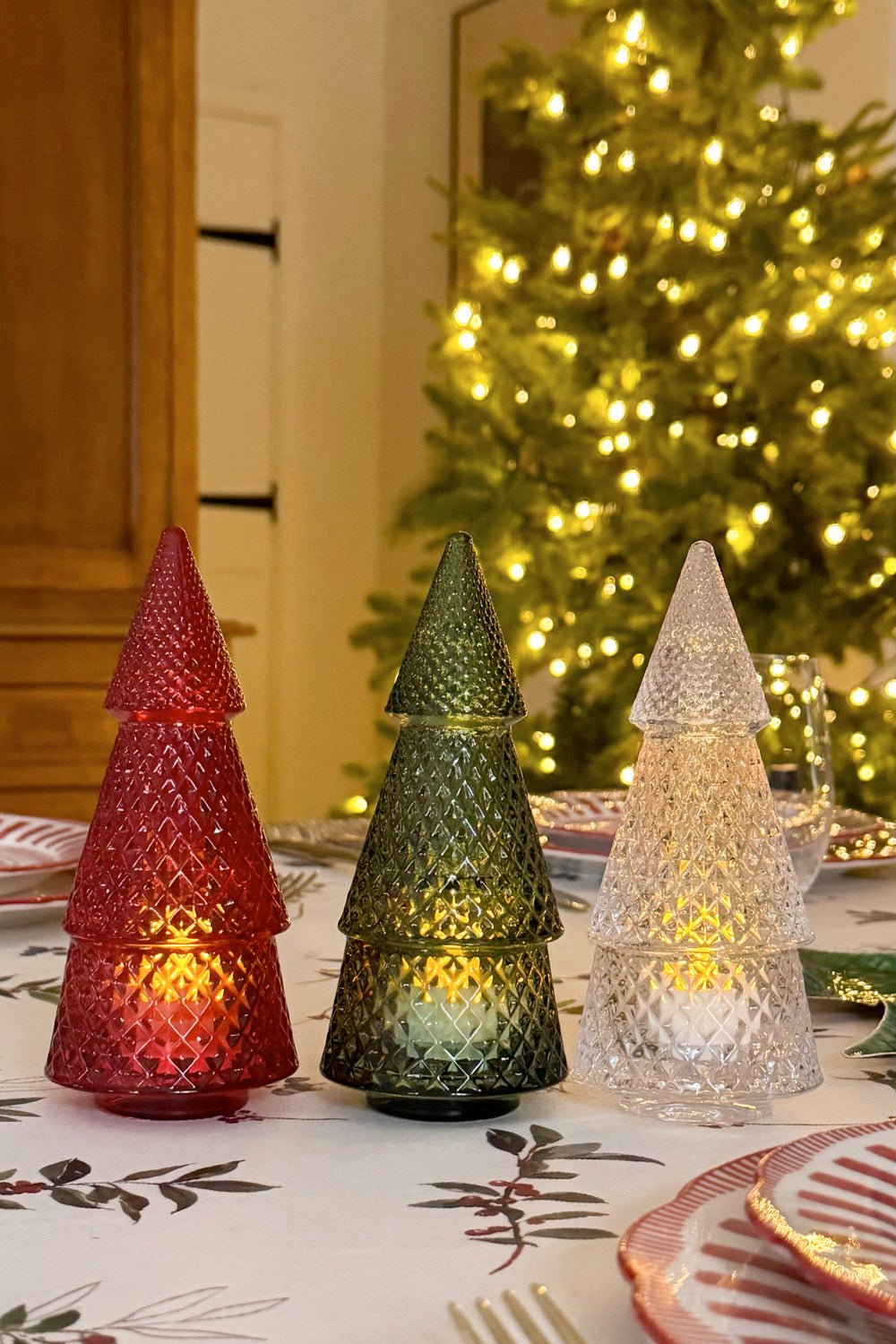 Detalle Composición Portavelas Desmontable De Cristal Con Diseño De Árbol Rojo Picos Pequeño Cristina Oria 