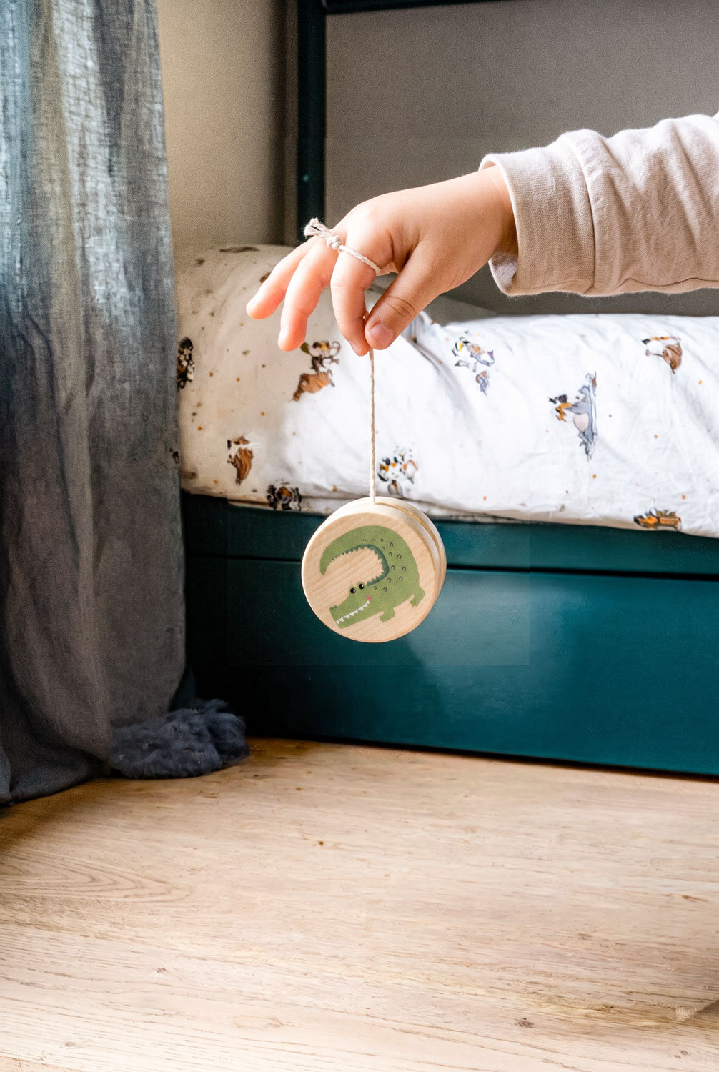Detalle Yoyos De Madera Con Diseño De Animales Cristina Oria 