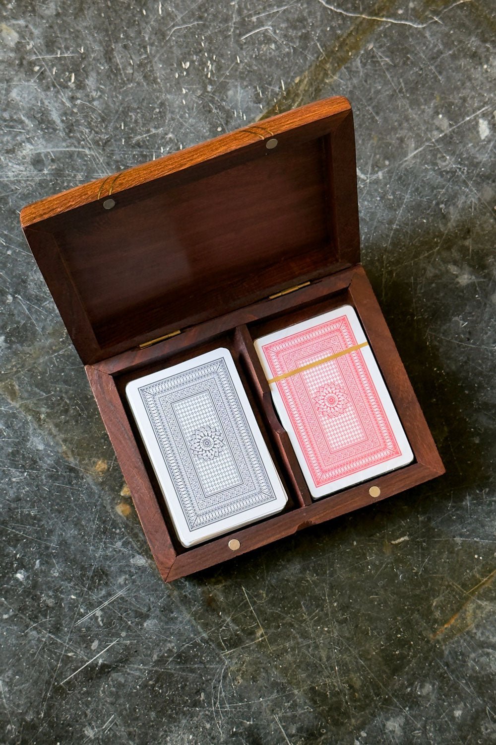 Detalle Juego Set De 2 Cartas En Caja De Madera Sheesham Cristina Oria 