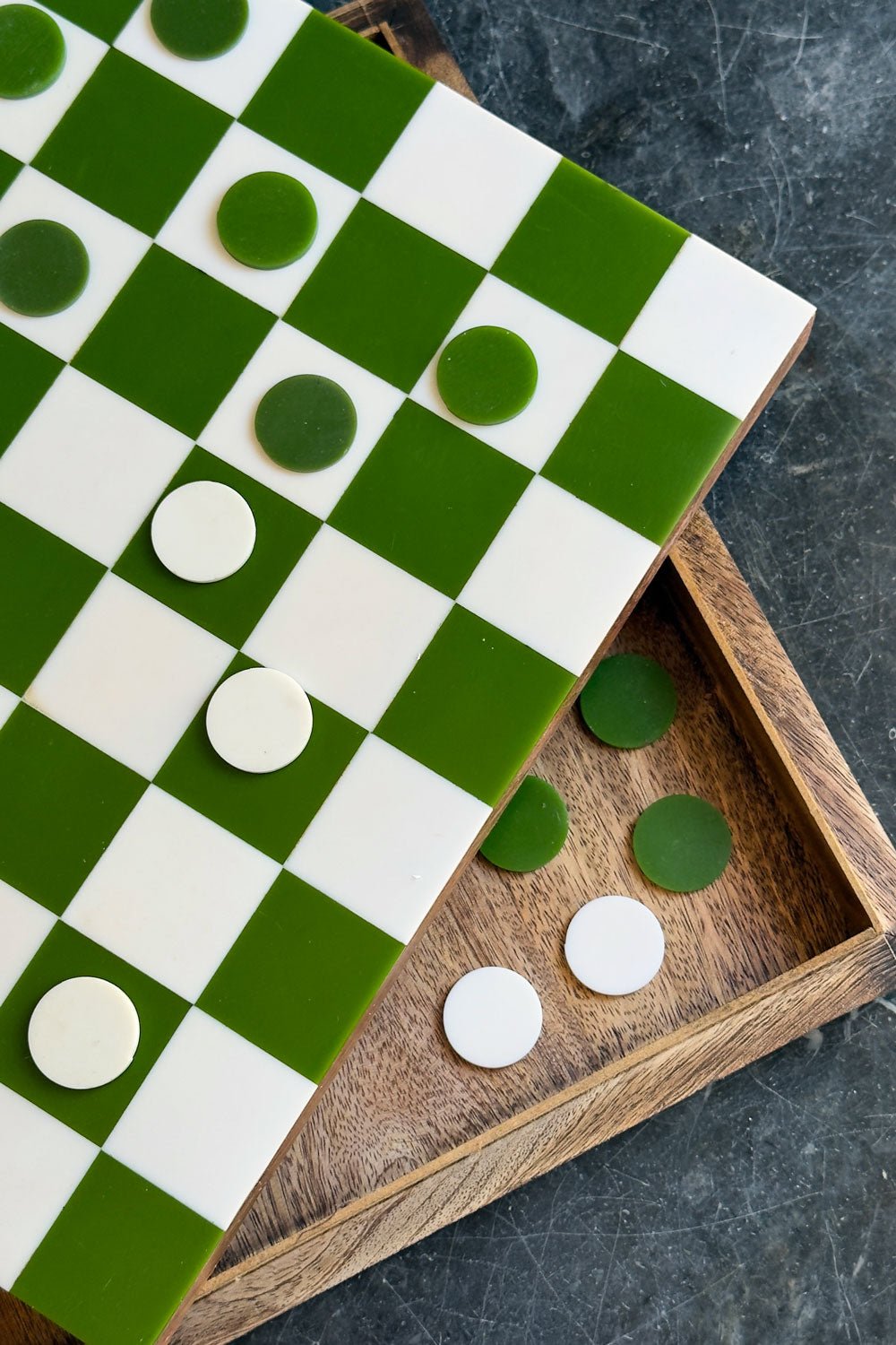 Detalles Damas De Madera Diseño Verde Cristina Oria